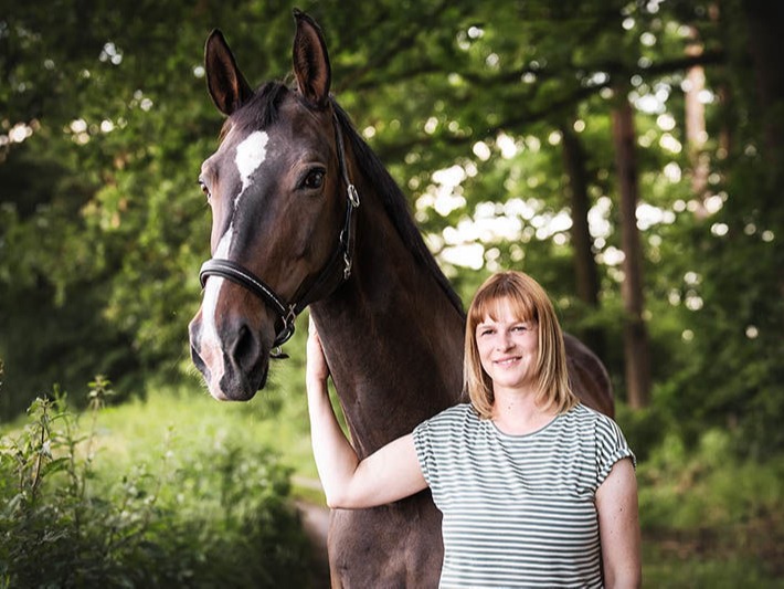 Melanie Haug mit ihrer Stute Rhina